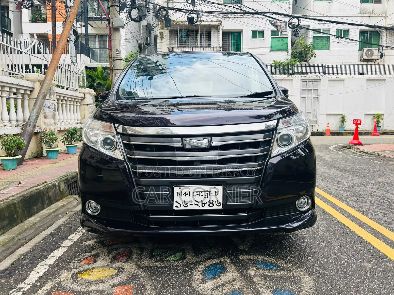 টয়োটা নোয়া ২০১৫ মেরুন