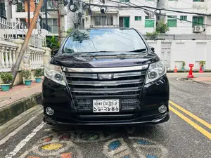 Toyota Noah 2015 Maroon