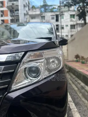 টয়োটা নোয়া ২০১৫ মেরুন