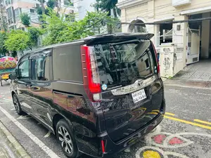 টয়োটা নোয়া ২০১৫ মেরুন
