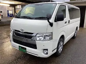 টয়োটা হাইএস ২০২১ সাদা