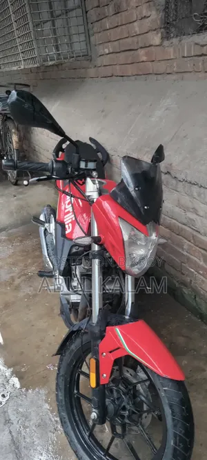 এপ্রিলিয়া ক্লাসিক ২০২৩ রেড