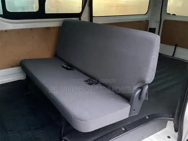 টয়োটা হাইএস ২০২১ সাদা