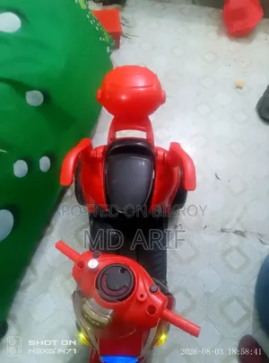 খুব সুন্দর একটা বাচ্চাদের গাড়ি