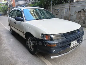 টয়োটা করোলা ১৯৯৭ সাদা