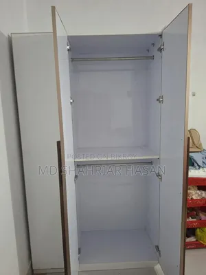 সাদা রঙের ওয়ারড্রোব