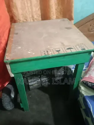 ১ টা বসার টেবিল আরেকটা উচা টেবিল বিক্রি হবে 2000 টাকা