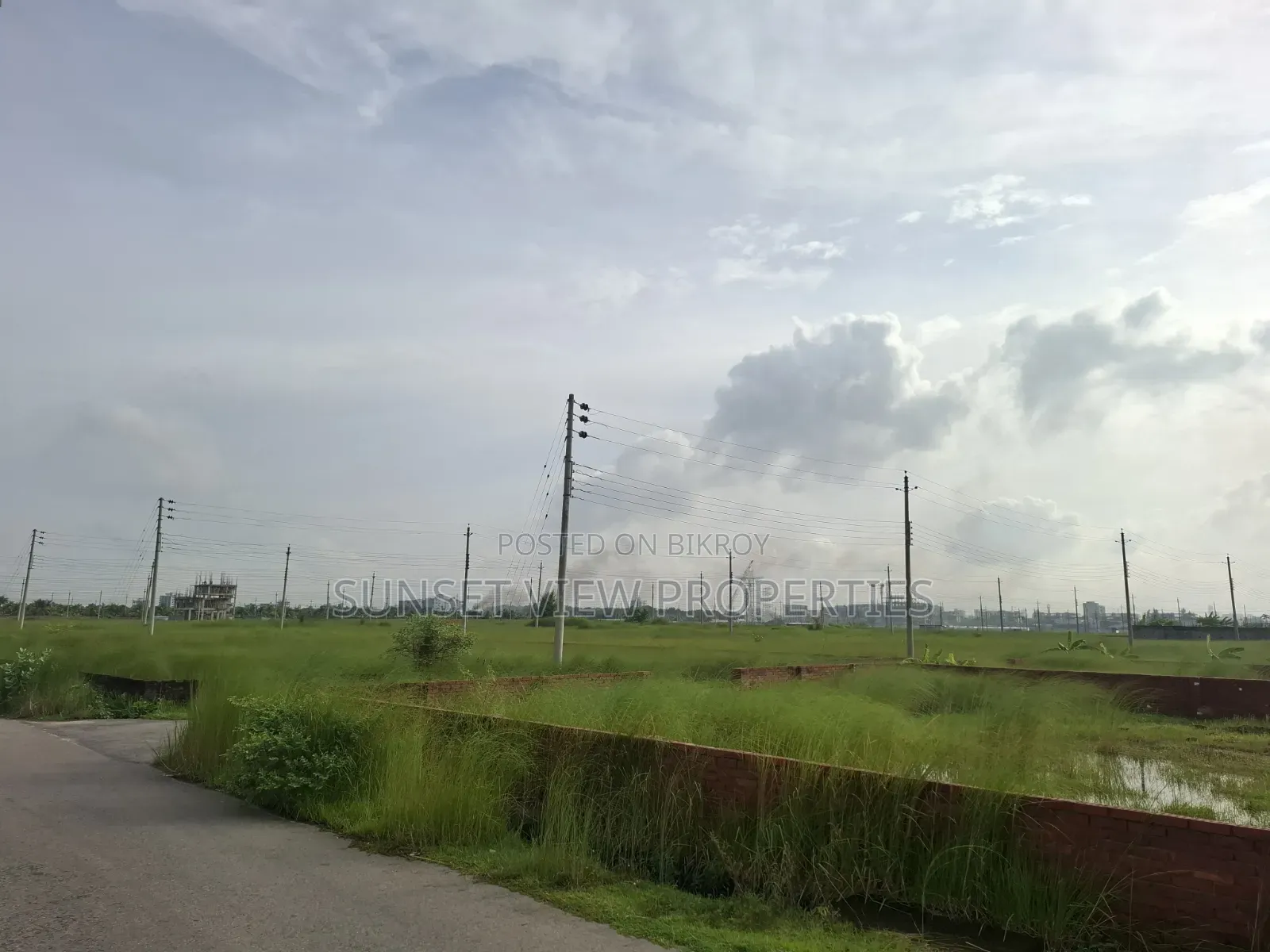 পি-ব্লক || উত্তরমুখী || ৩ কাঠা জরুরি বিক্রি