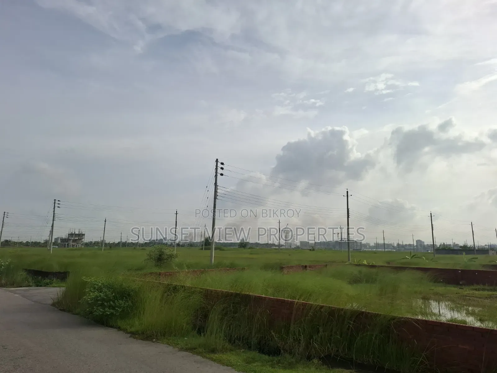 পি-ব্লক || উত্তরমুখী || ৩ কাঠা জরুরি বিক্রি