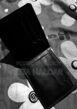 টাকার প্রয়োজনে নতুন মানিব্যাগটা বিক্রি করে দিচ্ছি কেউ নিলে মেসেজ করেন