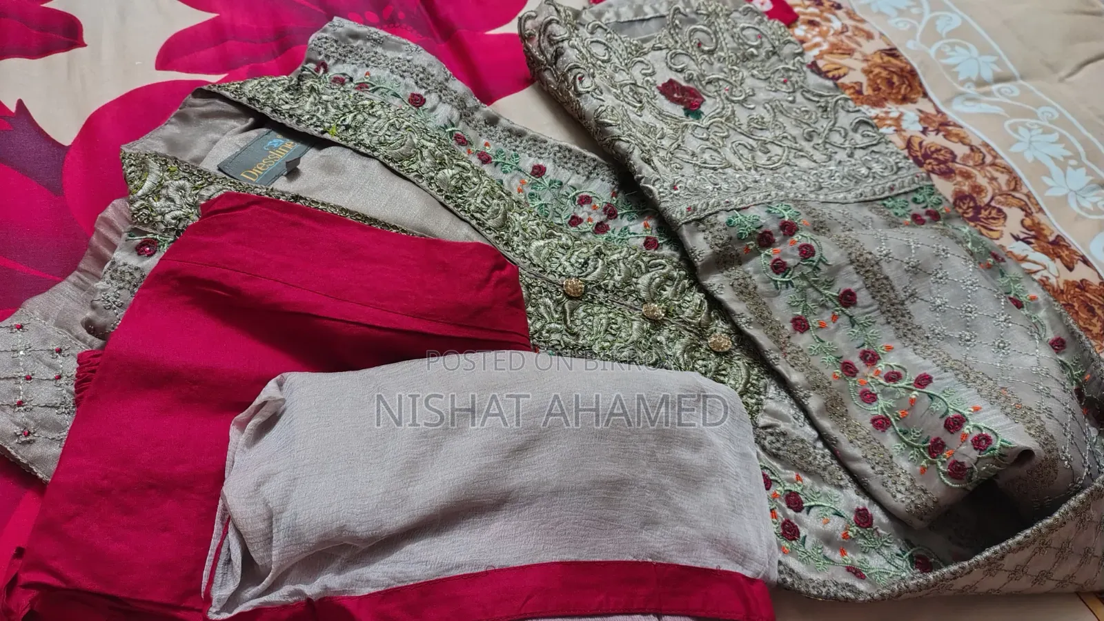 3 Pcs... Such a 3pcs... Much prettier in person!!