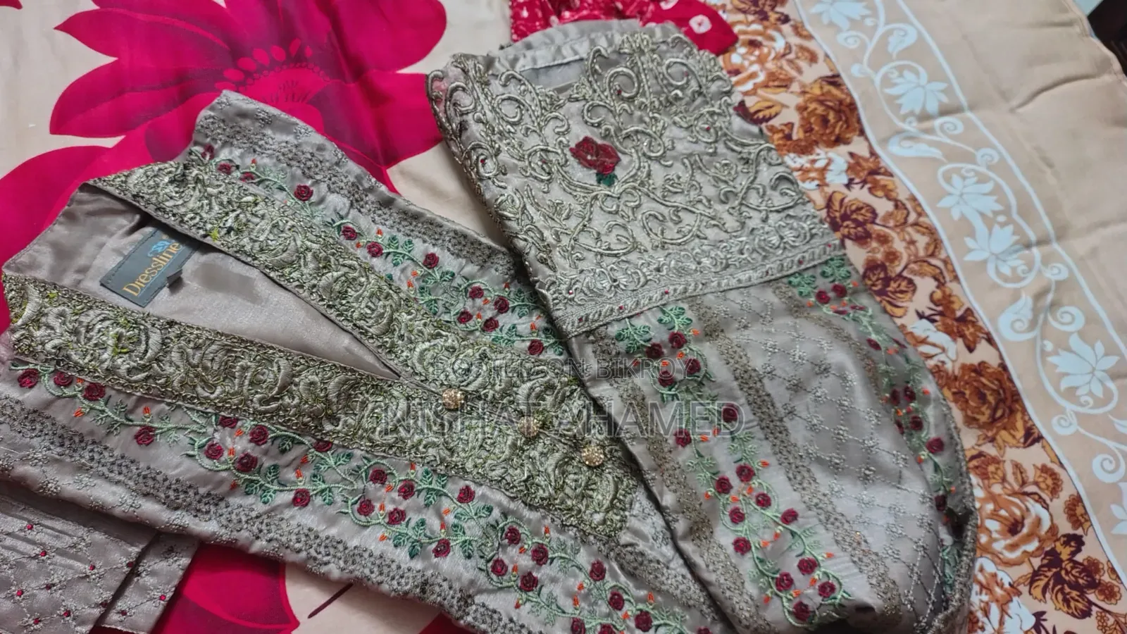 3 Pcs... Such a 3pcs... Much prettier in person!!