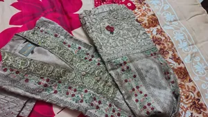 3 Pcs... Such a 3pcs... Much prettier in person!!