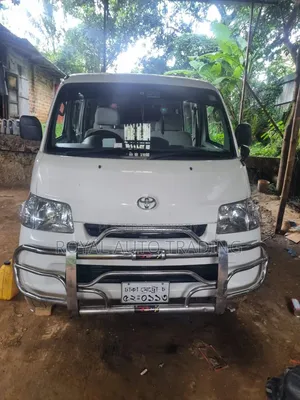 টয়োটা নোয়াহ ২০১০ সাদা