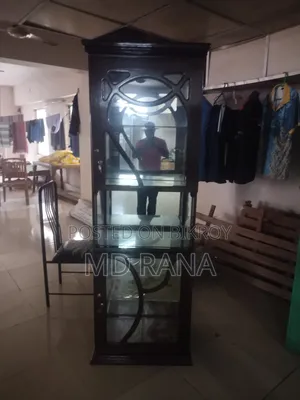 Corner Showcase