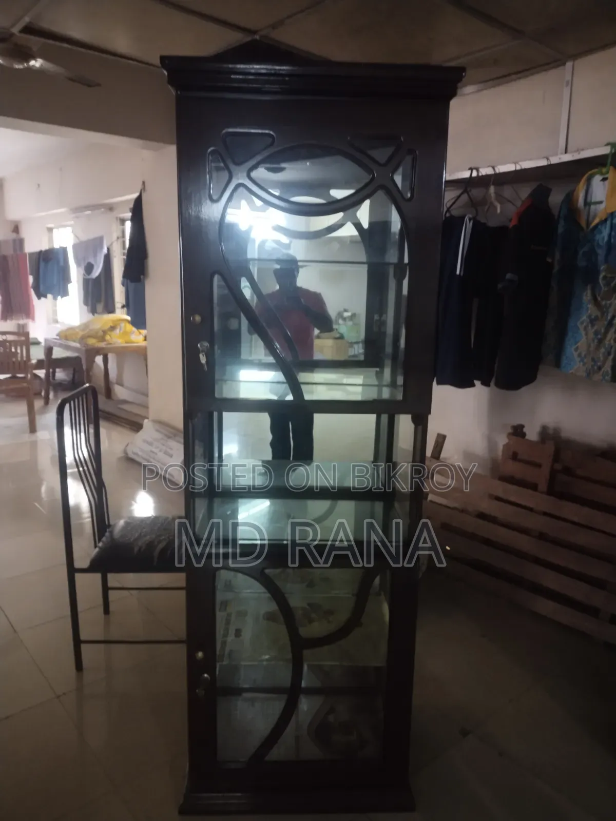 Corner Showcase