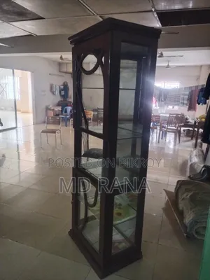 Corner Showcase