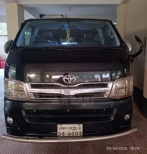 টয়োটা হাইএসি ২০১২ কালো