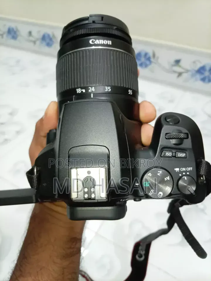 একটি ডিএসএলআর ক্যামেরা বিক্রি করা হবে