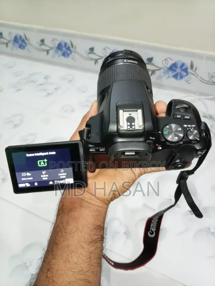 একটি ডিএসএলআর ক্যামেরা বিক্রি করা হবে