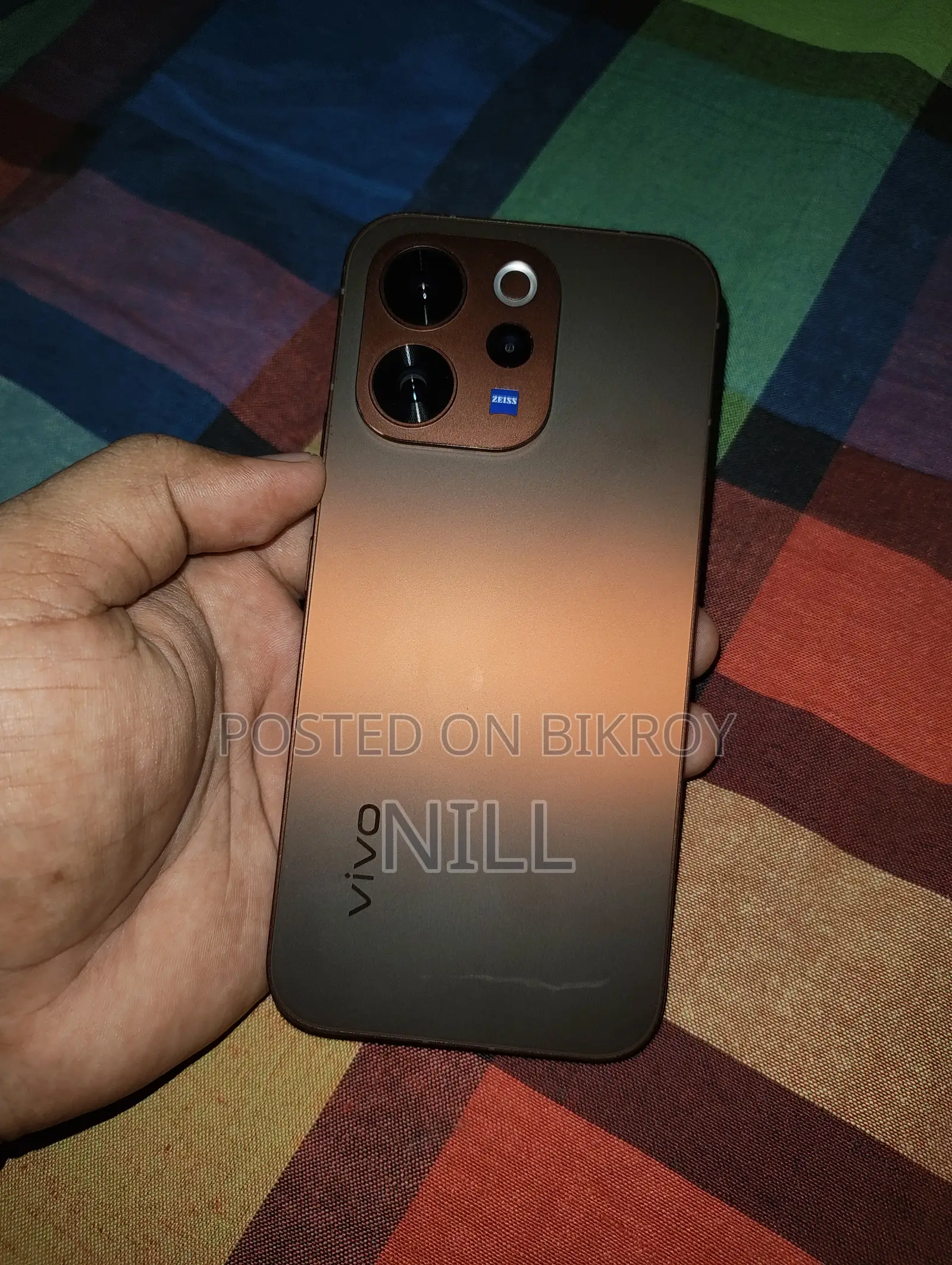 Vivo V70 256 GB Gold