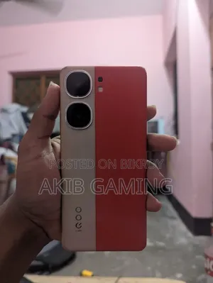 আইকিউওও ২৫৬ জিবি রেড