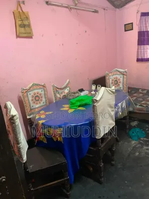 ঘরের আসবাব পত্র