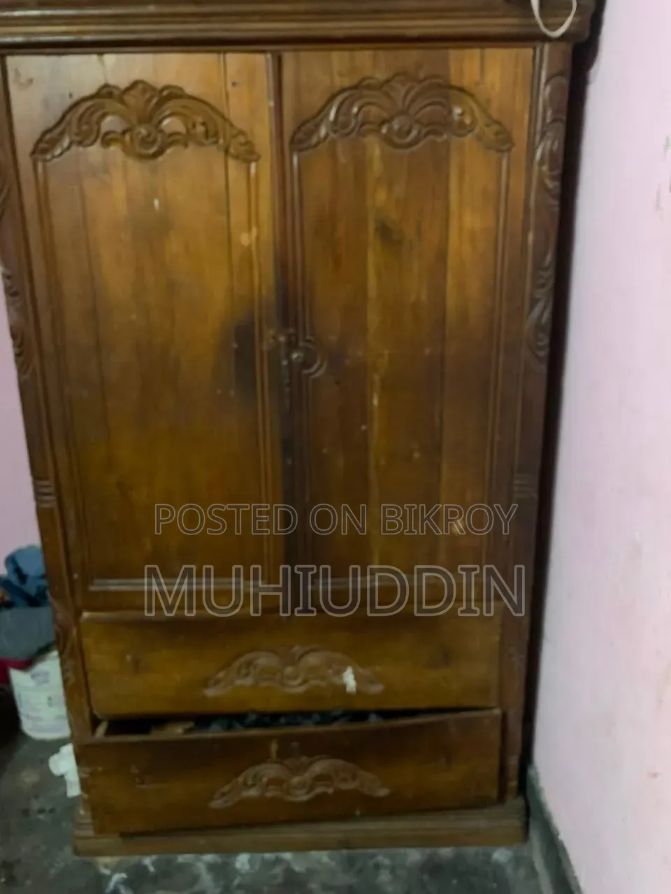 ঘরের আসবাব পত্র