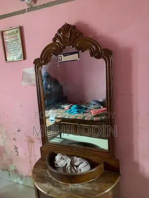 ঘরের আসবাব পত্র