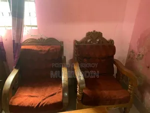 ঘরের আসবাব পত্র