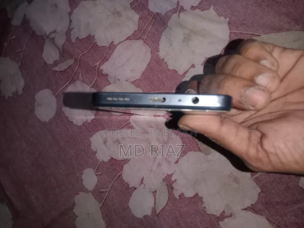 রিয়েলমি নোট ৭০টি ১২৮ জিবি কালো