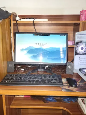 Desktop Computer MSI Model 16GB AMD Ryzen 5 SSD 512GB
