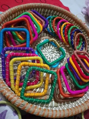 হাতের তৈরি চুড়ি।