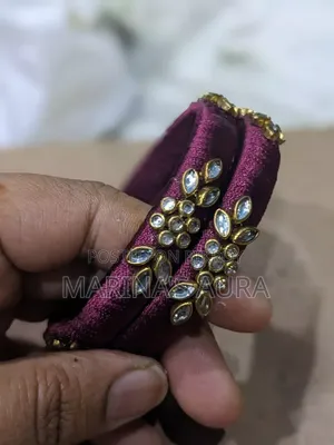 হাতের তৈরি চুড়ি।