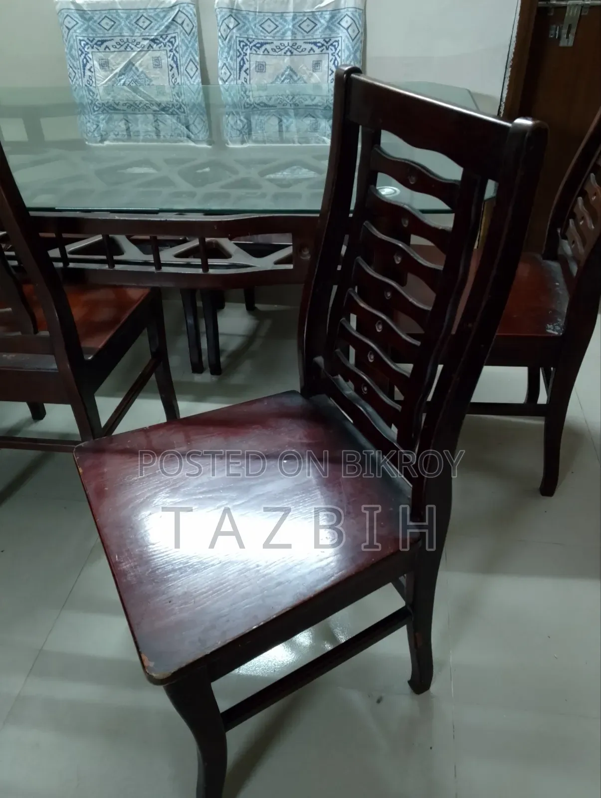 মালয়েশিয়ান কাঠ - ৬টি চেয়ারসহ ডাইনিং টেবিল