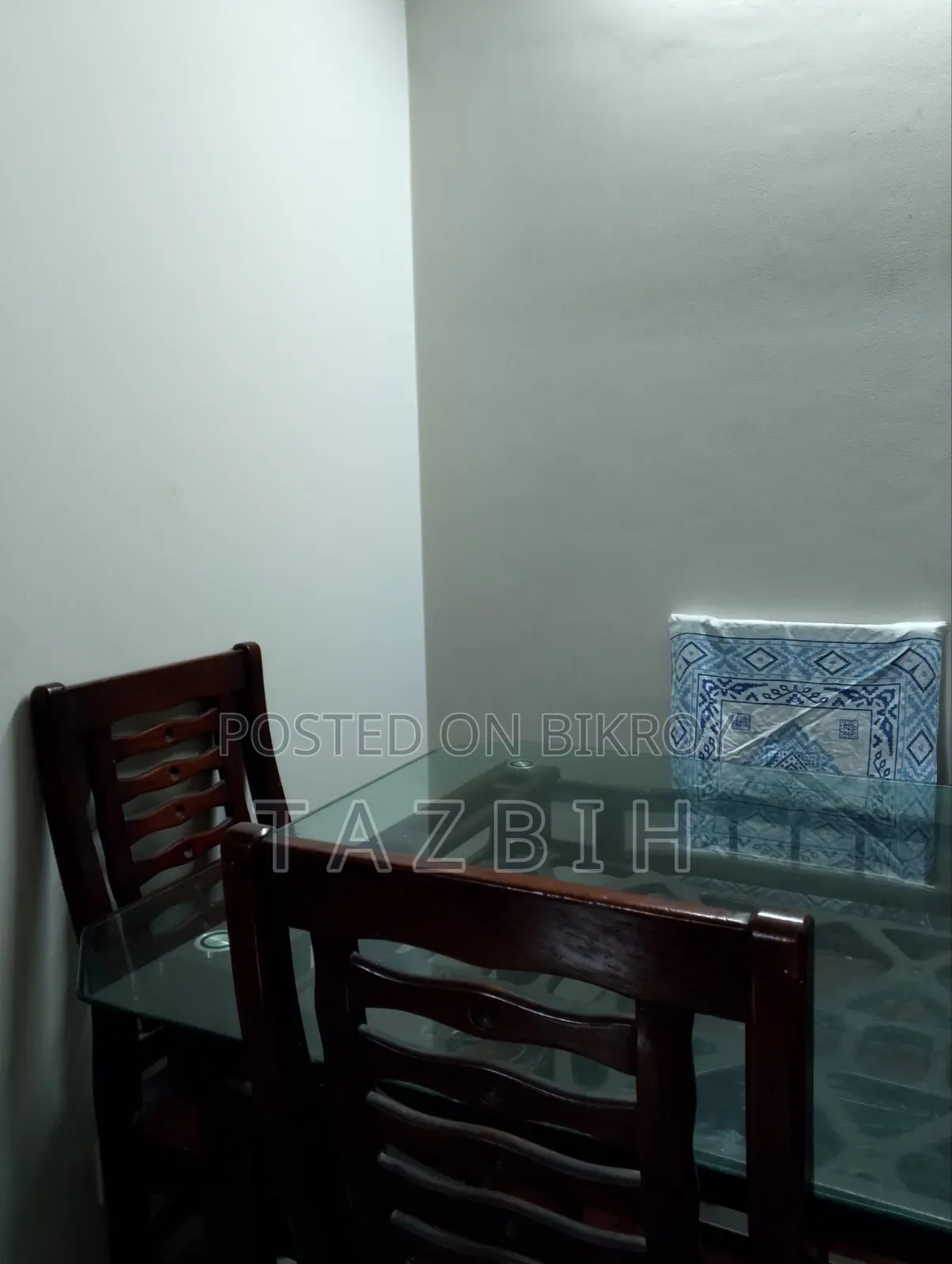 মালয়েশিয়ান কাঠ - ৬টি চেয়ারসহ ডাইনিং টেবিল