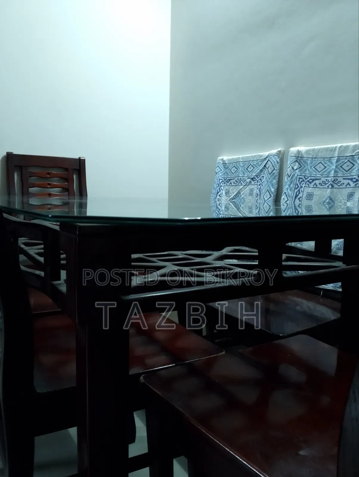 মালয়েশিয়ান কাঠ - ৬টি চেয়ারসহ ডাইনিং টেবিল