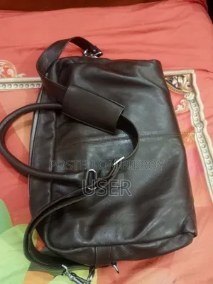 পিওর চামড়ার ব্যাগ বিক্রি করতে চাই।