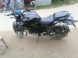 সুজুকি জিক্সার ২০২৫ ব্ল্যাক
