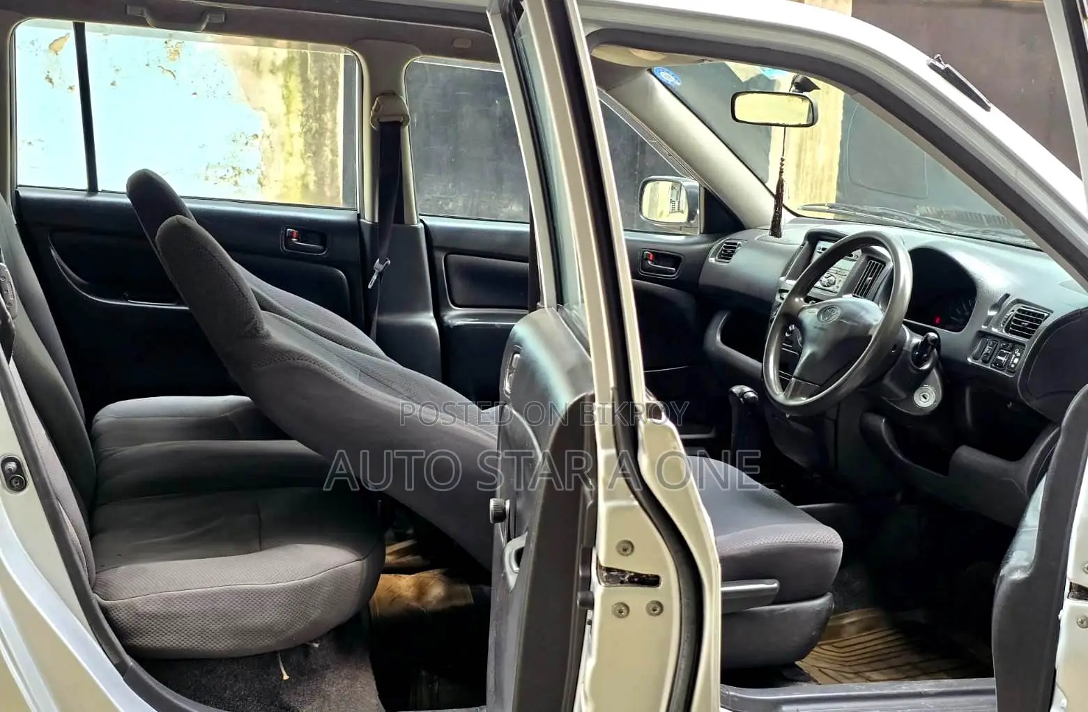 Toyota Probox 1.5 DX Two-Wheel Drive 2004 Silver