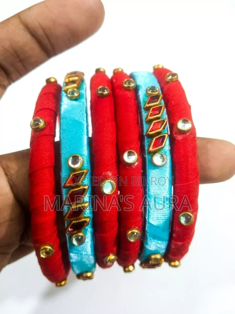 হাতের তৈরি চুড়ি।