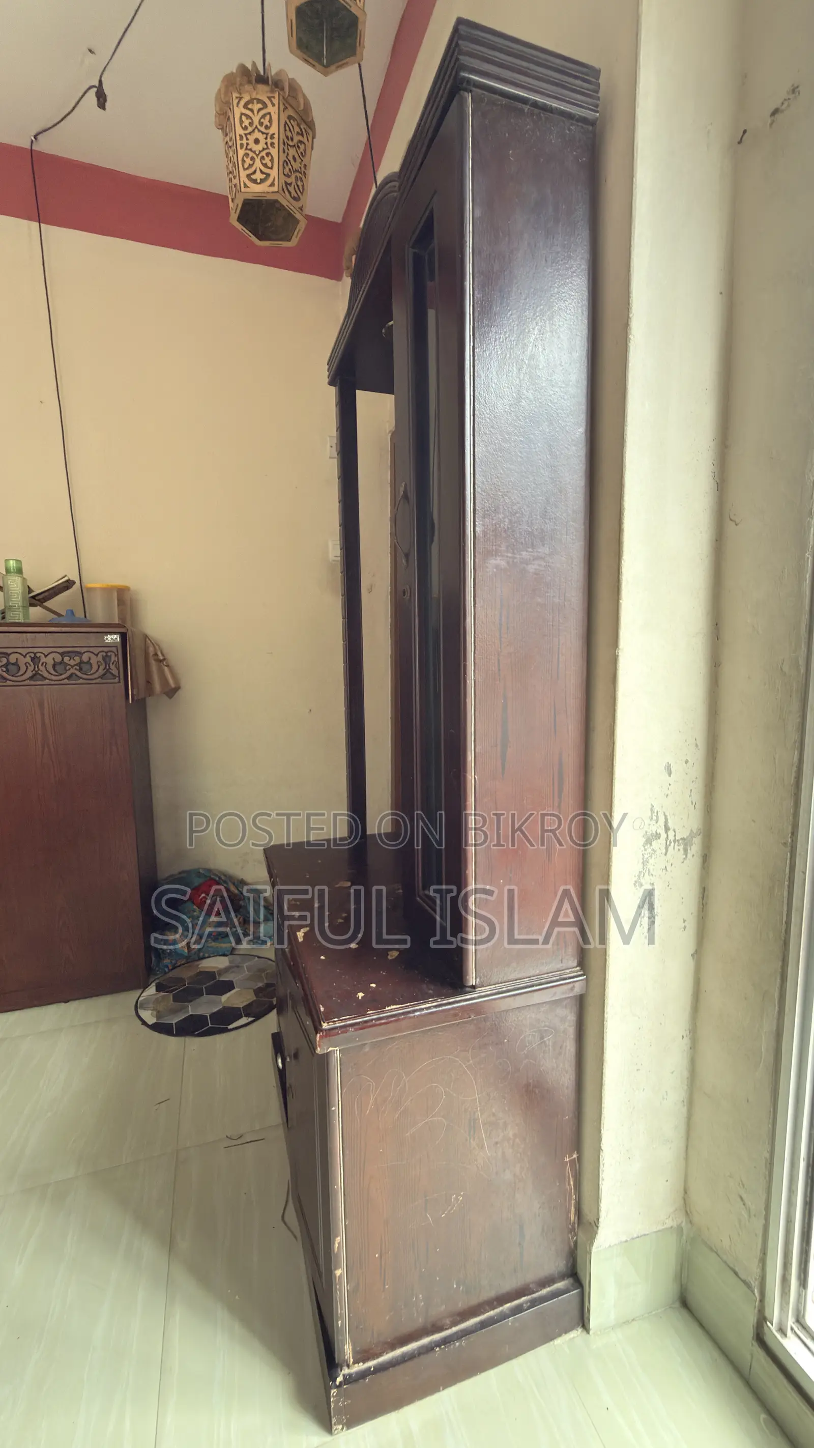 মালয়েশিয়ান ফ্লাইং কাঠের আলমারি ও ড্রেসিং টেবিল বিক্রি হবে