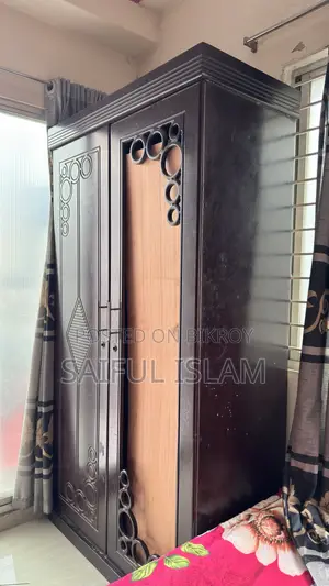 মালয়েশিয়ান ফ্লাইং কাঠের আলমারি ও ড্রেসিং টেবিল বিক্রি হবে