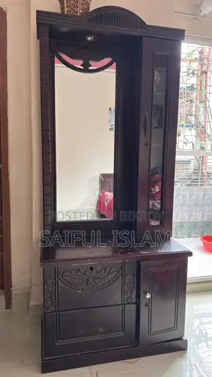 মালয়েশিয়ান ফ্লাইং কাঠের আলমারি ও ড্রেসিং টেবিল বিক্রি হবে
