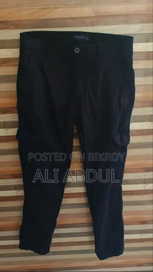 Pull&Bear সিক্স পকেট কার্গো প্যান্ট সাইজ: ৩২