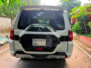 Mitsubishi Pajero V90 3.2 DI-D 2014 White
