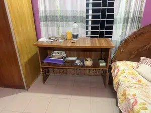 পড়ার টেবিল বিক্রয় হইবে
