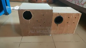 দুই পিস খাঁচা।
