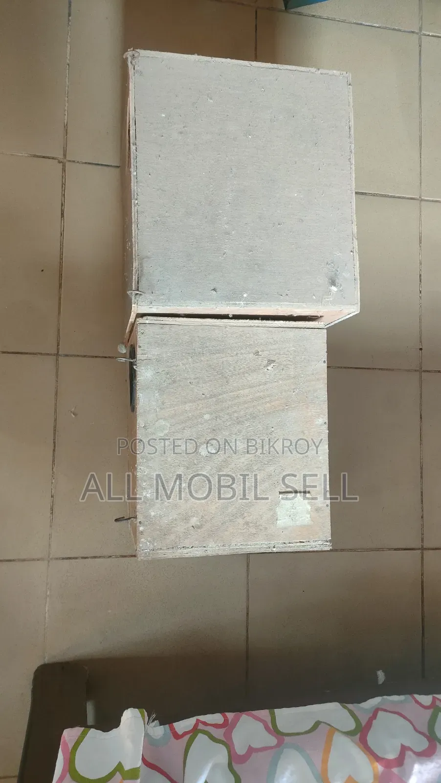দুই পিস খাঁচা।