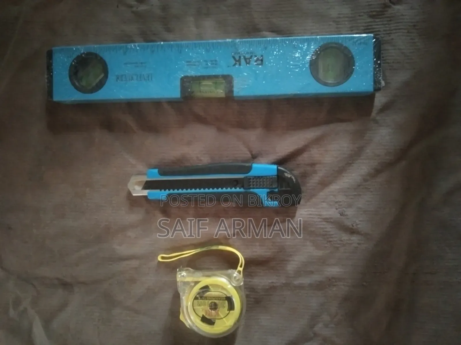 কাটার, মেজার্স টেপ, ওয়াটার লেভেল টুলস